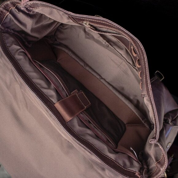 Vintage-Style Brown Leather Messenger Bag With Adjustable Strap and Buckles - Picture 5 of 13